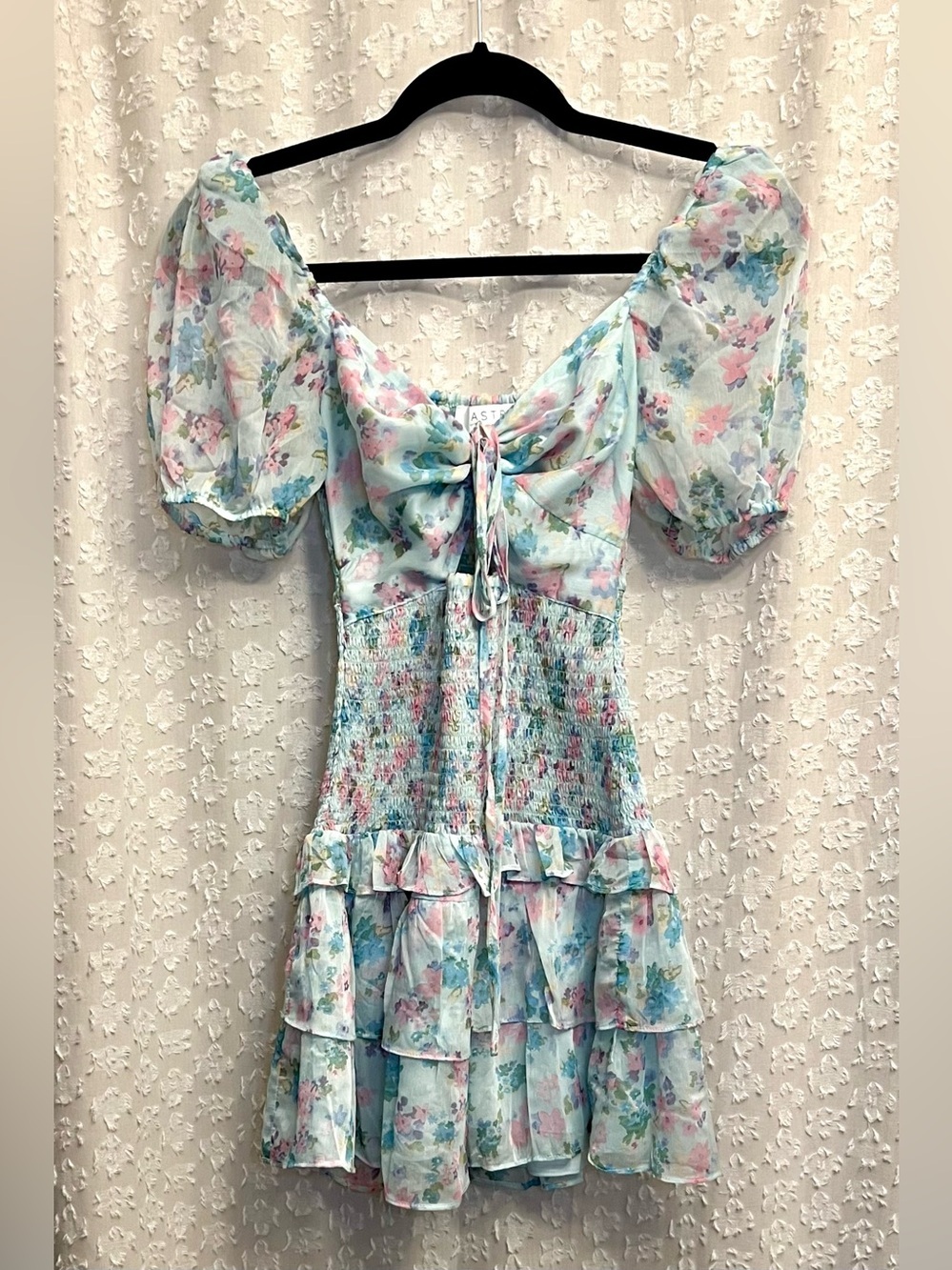 NWOT ASTR The Label Garland Floral Puff Sleeve Mini Dress